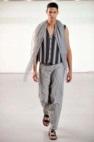 Look 19